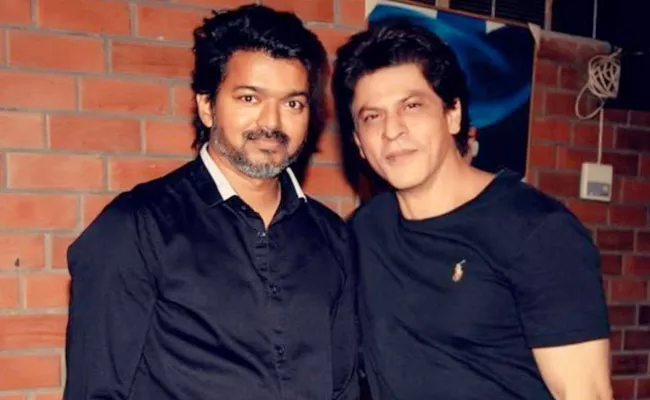 Shah Rukh Khan Thanks Thalapathy Vijay After The Launch Pathaan Tamil Trailer - Sakshi