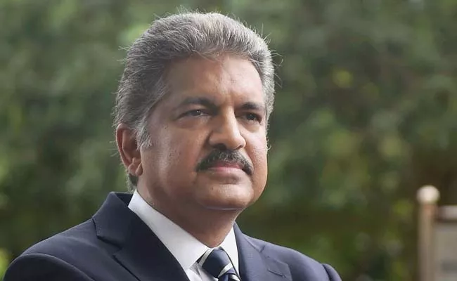 Anand Mahindra shared interesting video about RRR NatuNatu song - Sakshi