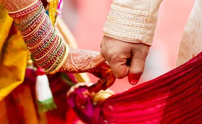 Groom Died After Two Months Of Love marriage Tamil nadu - Sakshi