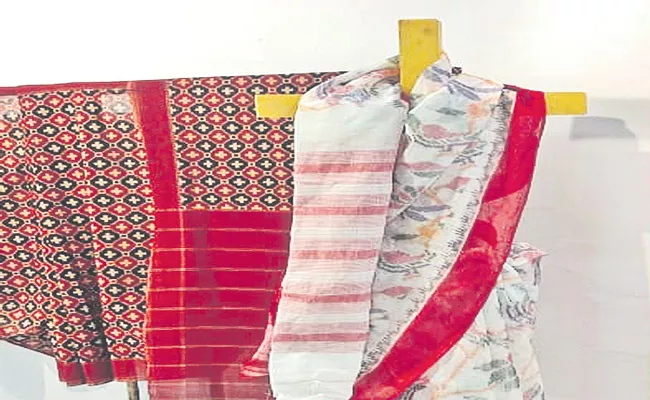 Dubbaka Weavers Linen Cotton Saree Recognized As National Level - Sakshi