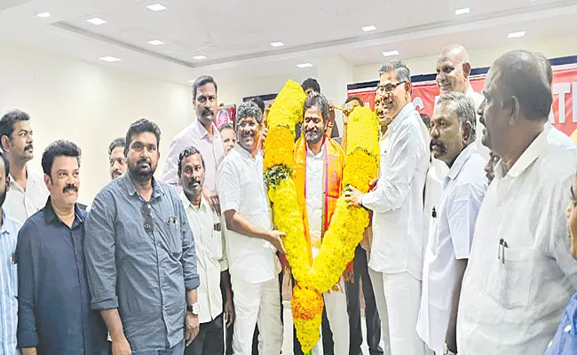 Telangana: Minister Srinivas Goud Meet Amaravati Trade Unions Leaders - Sakshi