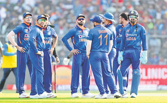 India To Take On Sri Lanka In 3rd ODI At Thiruvananthapuram - Sakshi