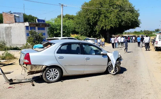 Minister Peddireddy And Mithun Reddy Are Safe In Car Accident - Sakshi