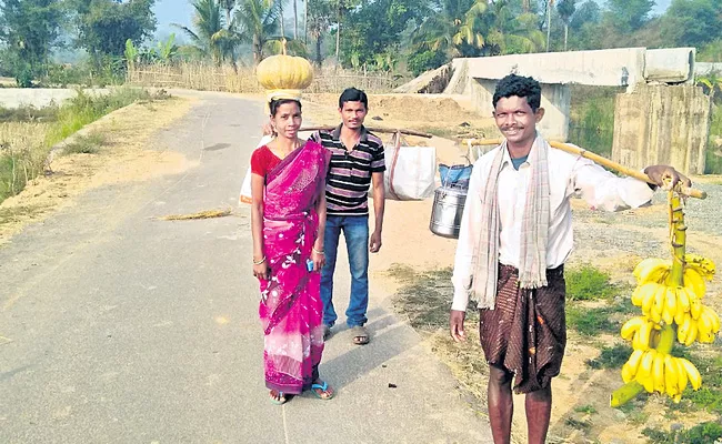 Srikakulam: Tribal People Give Pumpkin To Friends Like Tradition Of Sankranti - Sakshi