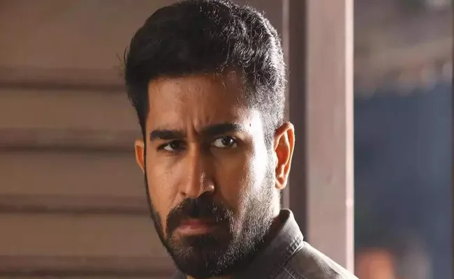 Vijay Antony injured on sets of Pichaikkaran 2 in Kuala Lumpur - Sakshi