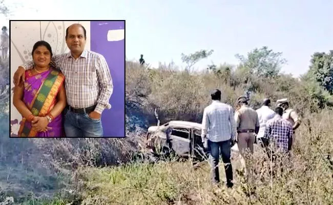 Twist In Man Burnt Alive Case in Car At Medak Tekmal - Sakshi