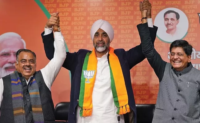 Punjab Congress Leader Manpreet Singh Badal Joins BJP - Sakshi