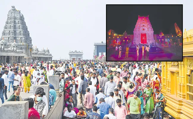 Telangana: Devotees Darshan From North Door Of Yadadri Temple - Sakshi