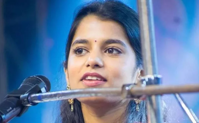 Election Commission Appoints Folk Singer Maithili Thakur Bihar Icon - Sakshi