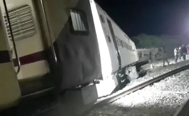 Several Coaches Of Suryanagari Express Derail In Rajasthan Pali - Sakshi