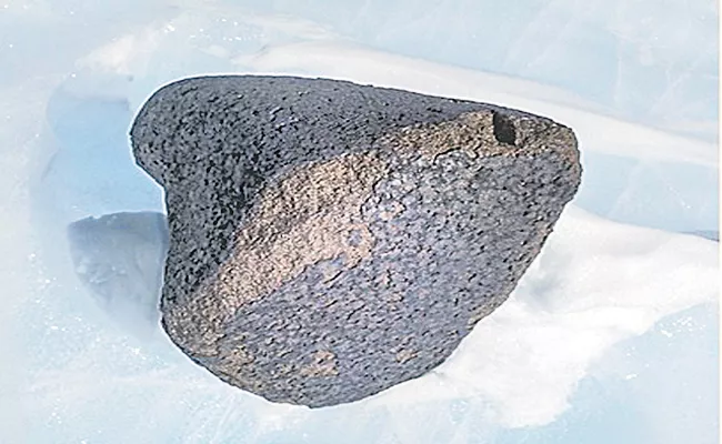 17-pound meteorite discovered in Antarctica - Sakshi