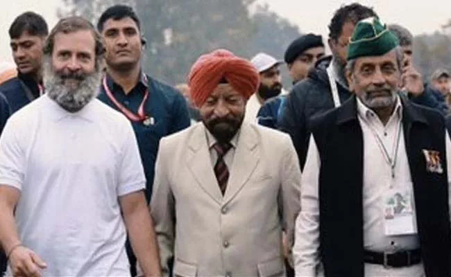 Captain Bana Singh Joins Rahul Gandhi Bharat Jodo Yatra In Jammu - Sakshi