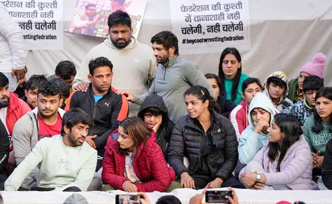 Wrestlers Protest Against WFI Chief Brij Bhushan Called Off - Sakshi