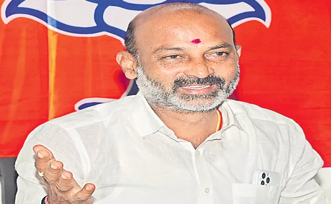 BJP Chief Bandi Sanjay Slams CM KCR Over Govt Teachers Arrest - Sakshi