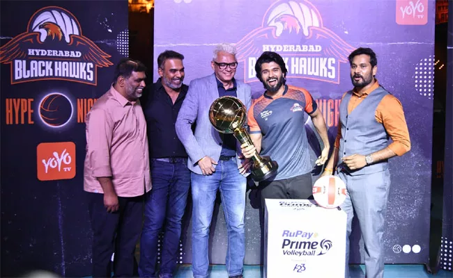 Vijay Deverakonda Tie Up With Black Hawks Team Founder Abhishek Reddy Kankanala - Sakshi