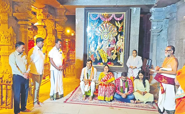 Telangana HC Judge Justice Santosh Reddy Visit Yadadri Temple - Sakshi