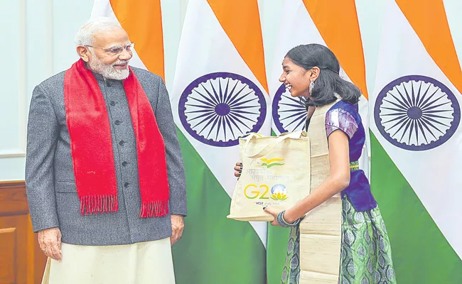 Prime Minister Narendra Modi meets Rashtreey Bal Puraskar winners at his residence - Sakshi