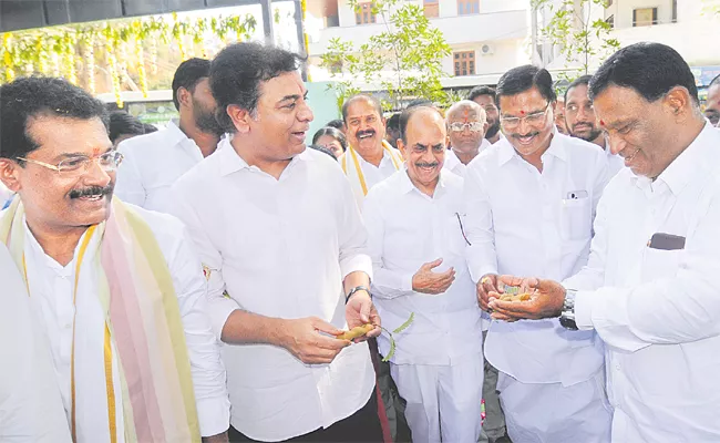 Minister KTR Serious Comments On BJP at Narayanpet - Sakshi