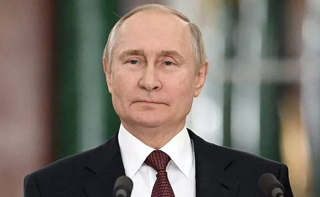 Vladimir Putin Repeated Claim Neo Nazis In Ukraine - Sakshi