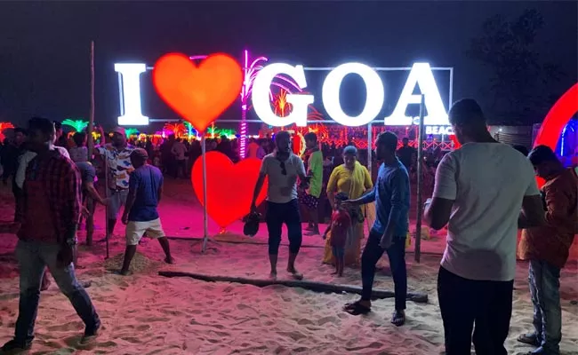 New Rules On Clicking Selfies With Other Tourists At Goa - Sakshi