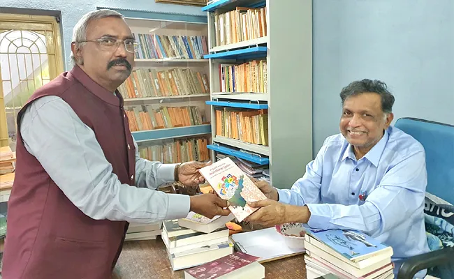 Press Academy Chairman Kommineni Meets Katti Padma Rao - Sakshi