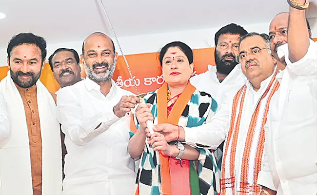 BJP Bandi Sanjay Asked Old Leaders To Rejoin Party - Sakshi