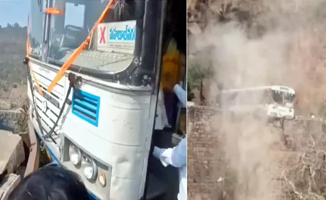 TSRTC Bus Hit Divider On Srisailam Ghat Road - Sakshi