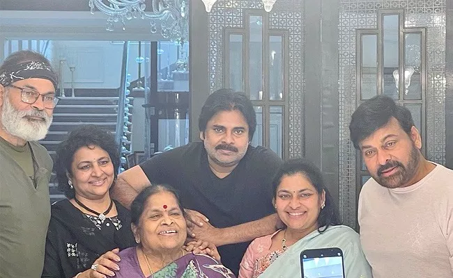 Megastar Chiranjeevi Birthday Wishes To Her Mother Anjana Devi - Sakshi