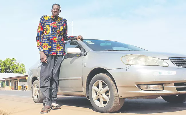 World tallest man: Sulemana Abdul Samed, Ghana Tallest Man At 7 Feet 4 Inches - Sakshi