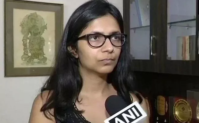 Delhi Accident Dcw Chief Slams Hotel Owner Who Threw Girls Out - Sakshi