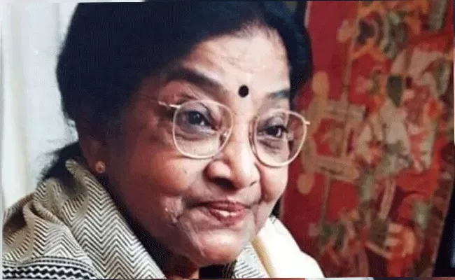 Legendary Bengali singer Sumitra Sen passes away at 89 - Sakshi