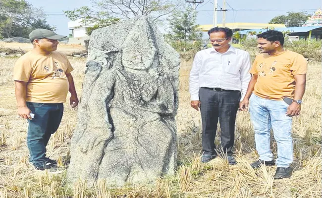 9 Foot Dwarapalaka Statue Recognition In Siddipet District - Sakshi