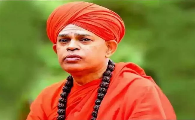 Rape Case Against Karnataka Seer Medical Report No Physical Assault - Sakshi