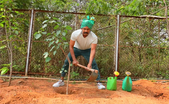 Samuthirakani Participate in Green India Challenge - Sakshi