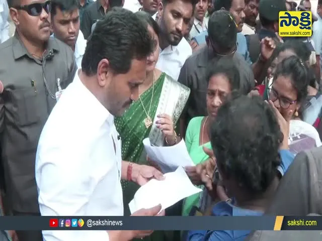 CM YS Jagan Helped Children At Rajahmundry Tour