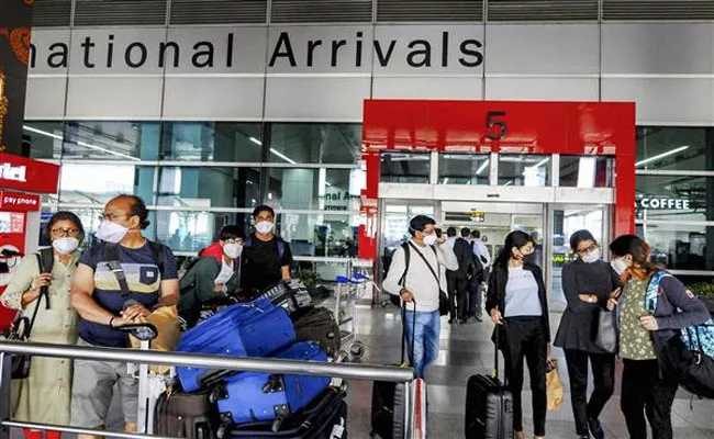 India finds 11 Omicron subvariants of COVID In International Travellers - Sakshi