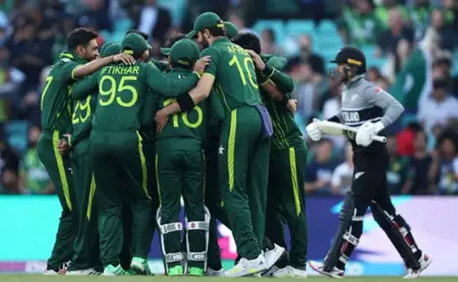 Pakistan name 16 member squad for New Zealand ODIs - Sakshi