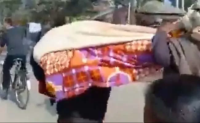 Man Walks Home With Mothers Body On Shoulder In West Bengal - Sakshi