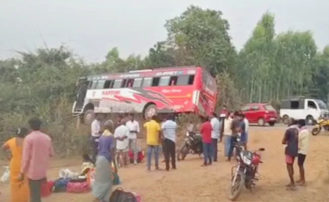 Bus Driver Died With Heart Attack Passengers Safe Mulugu Accident - Sakshi