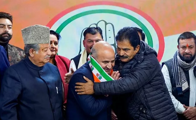 17 Jk Leaders Rejoin Congress After Two Months Quit Azad Party - Sakshi