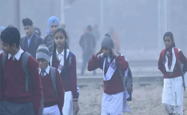 Madhya Pradesh Schools Closed in Some Districts Due to Cold Wave - Sakshi