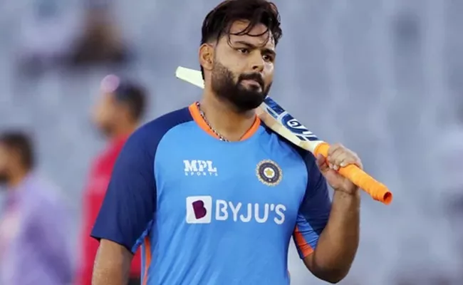 Rishabh Pant undergoes successful knee surgery in Mumbai: Reports - Sakshi