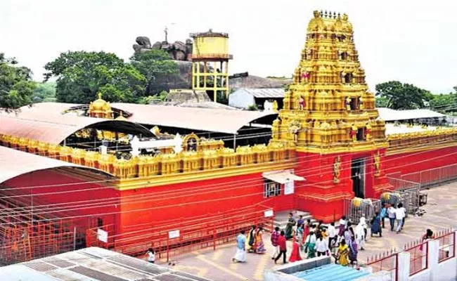 people special pooja performed to vehicles kondagattu anjanna temple - Sakshi