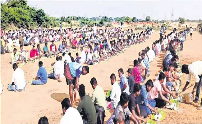 Thousands Of Men Attended Non Vegetarian Feast In Madurai  - Sakshi