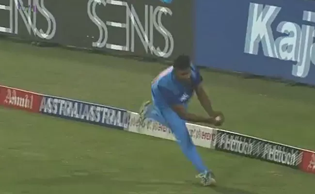  Hardik Pandyas reaction after Shivam Mavi takes incredible running catch - Sakshi