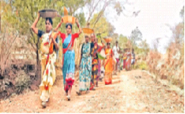 National Rural Employment Scheme laborers decreasing drastically To Work - Sakshi