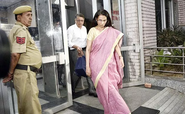 Loan Fraud Case: Chanda kochhar Granted bail By Bombay High Court - Sakshi