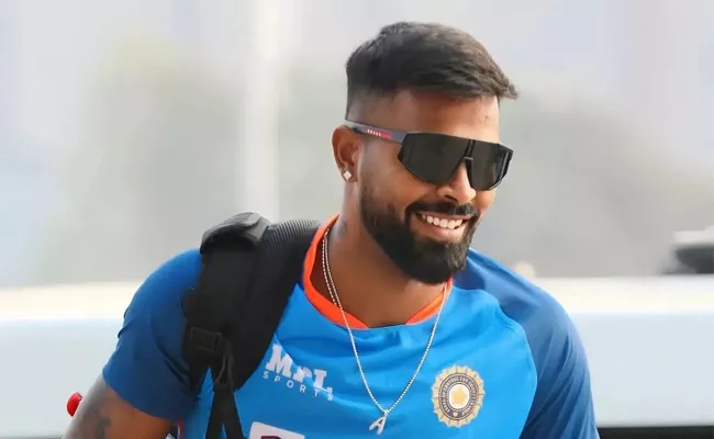 Hardik Pandya credits Nehra for making big difference in his captaincy - Sakshi