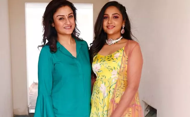 Sonia Agarwal and Smruthi Venkat New Film Starts In Chennai - Sakshi