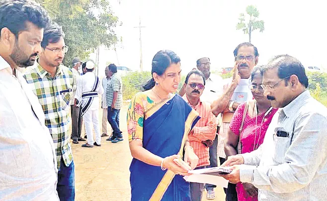 Re Survey Of 5 Lakh Above Acres Of Land In West Godavari District - Sakshi